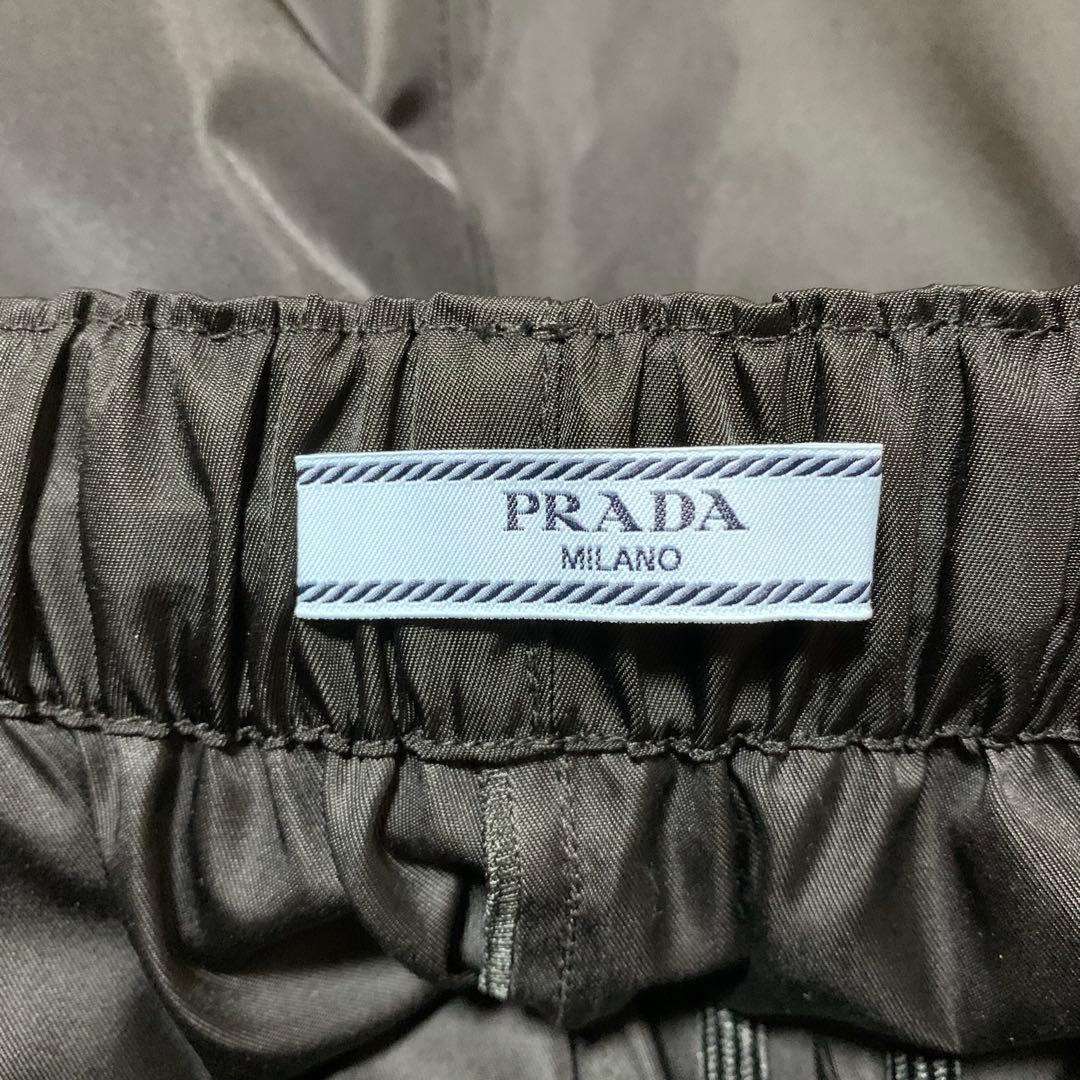 未着用品 PRADA 23年製 ショートパンツ 三角ロゴ トライアングルロゴ