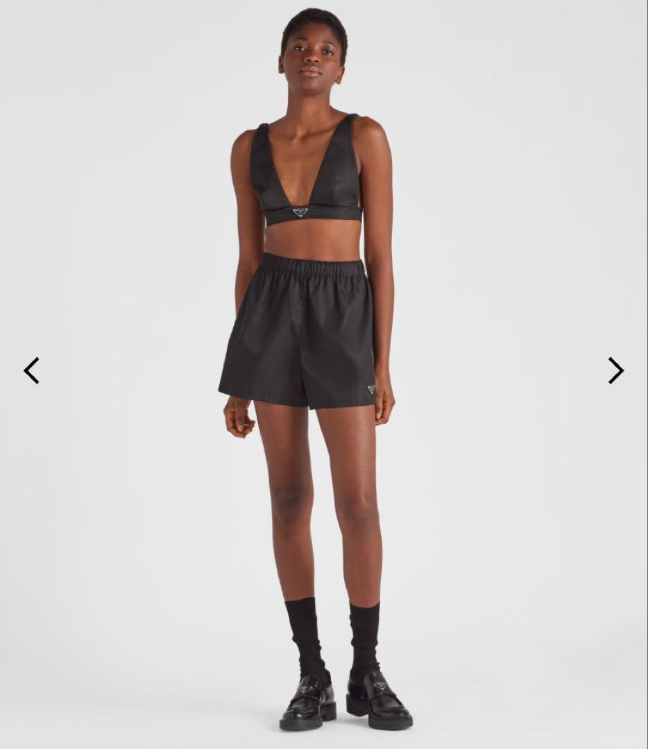 未着用品 PRADA 23年製 ショートパンツ 三角ロゴ トライアングルロゴ