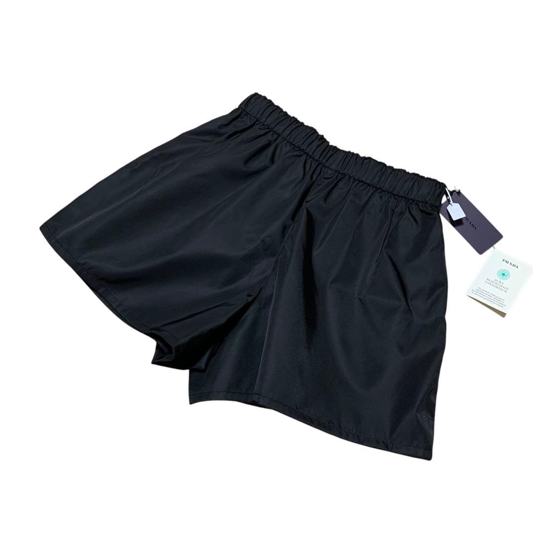未着用品 PRADA 23年製 ショートパンツ 三角ロゴ トライアングルロゴ