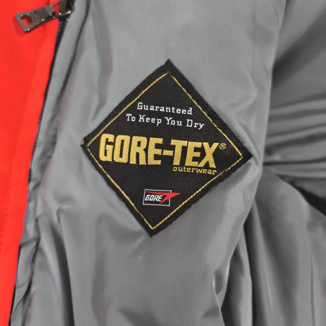 プラダ　スキージャケット　GORE-TEX　超暖か　脇にベンチレーション