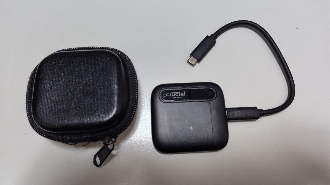crucial x6 4tb　ケース付き（専用ケースではない）