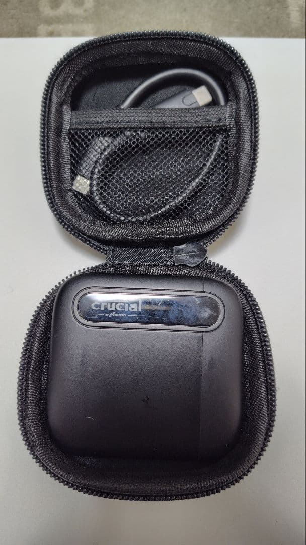 crucial x6 4tb　ケース付き（専用ケースではない）