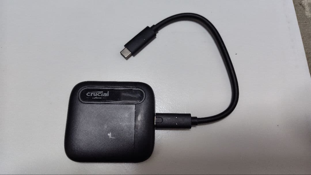 crucial x6 4tb　ケース付き（専用ケースではない）