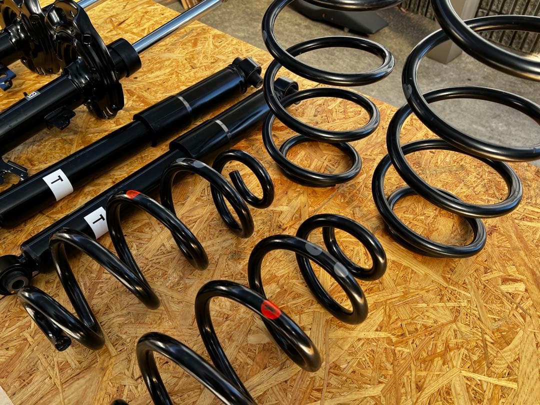 最終値下げ　日産 ニッサン T32 エクストレイル 純正 サス　 新車外し 美品