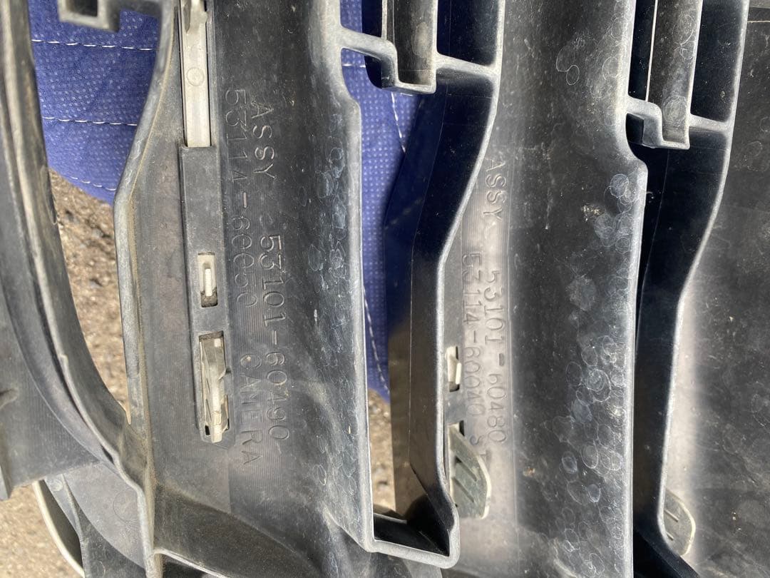 ランドクルーザー200フロントグリル