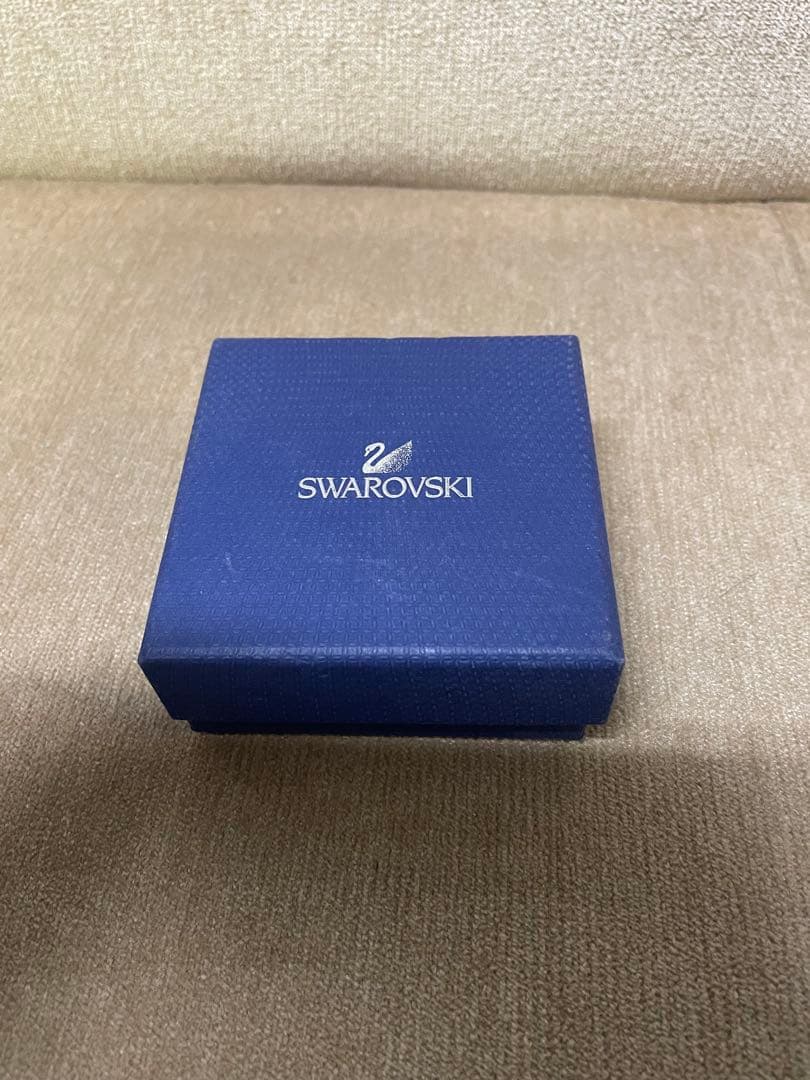 スワロフスキー　ハローキティ　バングル　ブレスレット　サンリオ