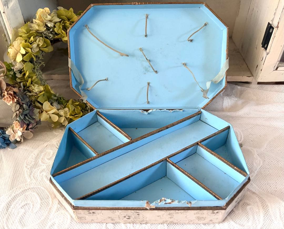 フランスアンティーク ソーイングセット 紙箱 レース 糸巻き レース ボタン