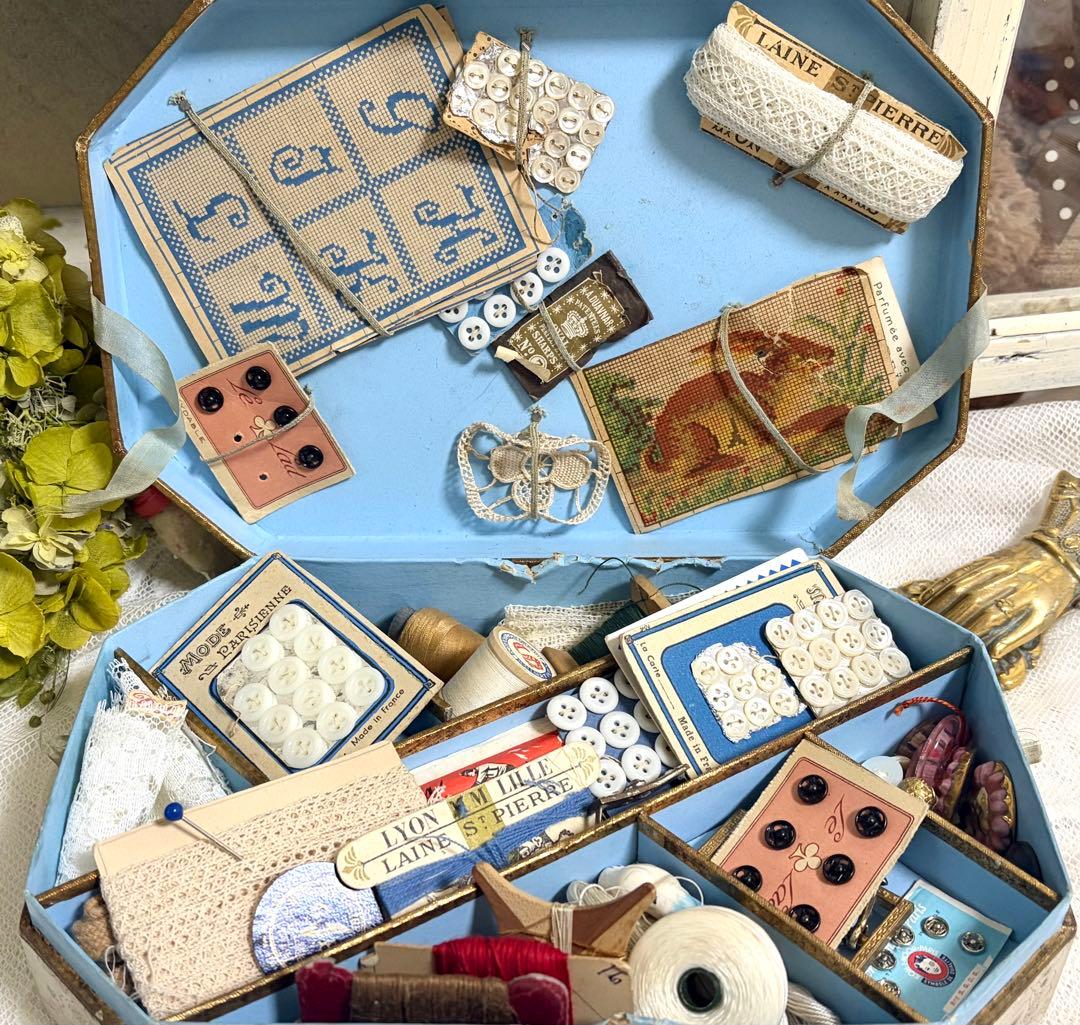 フランスアンティーク ソーイングセット 紙箱 レース 糸巻き レース ボタン