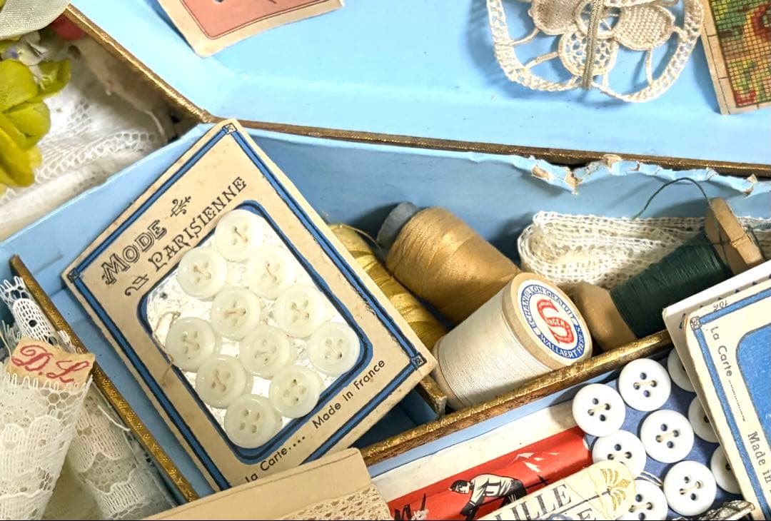フランスアンティーク ソーイングセット 紙箱 レース 糸巻き レース ボタン