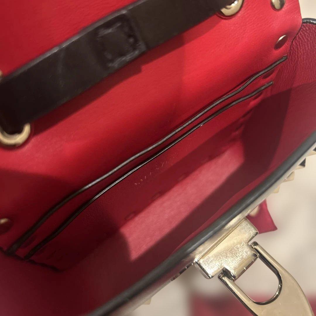 VALENTINOスタッズショルダーバック