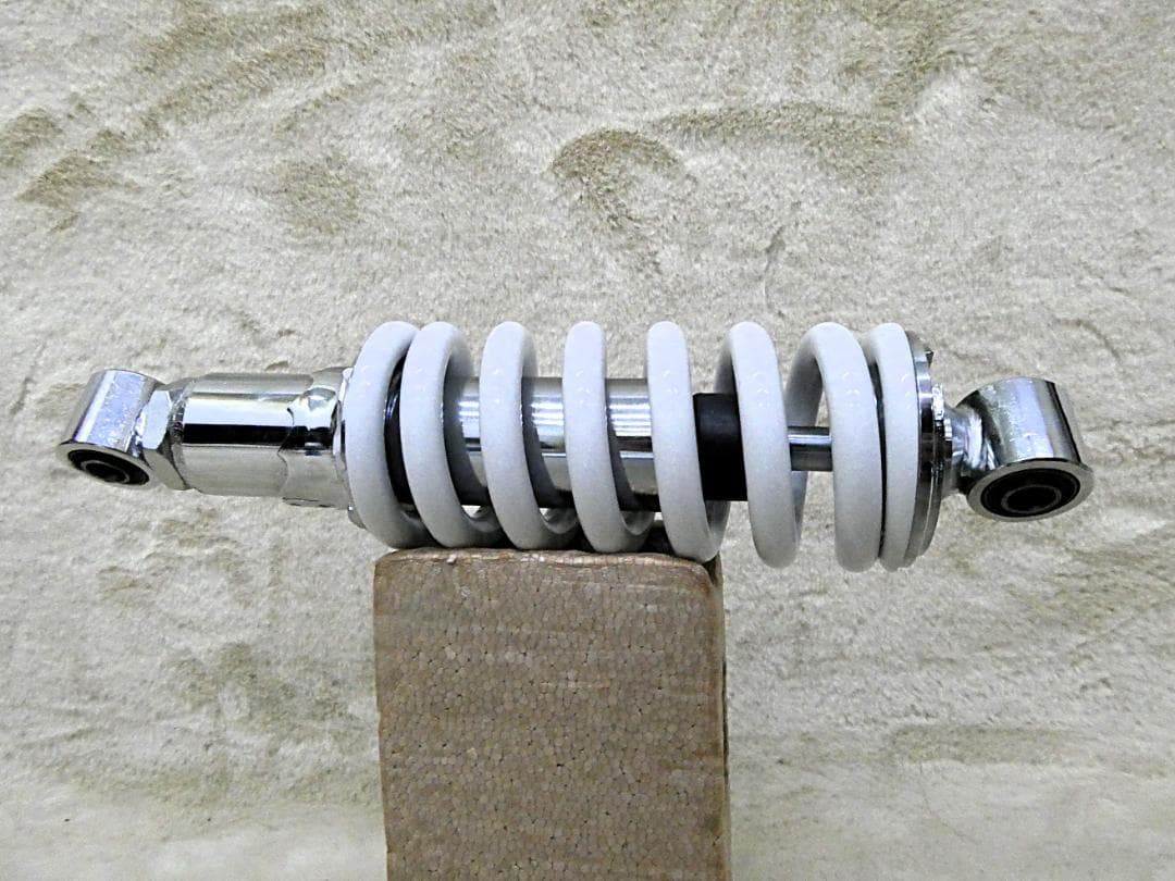 ジェイド２５０　サス　白　ローダウン/ホワイト MC23