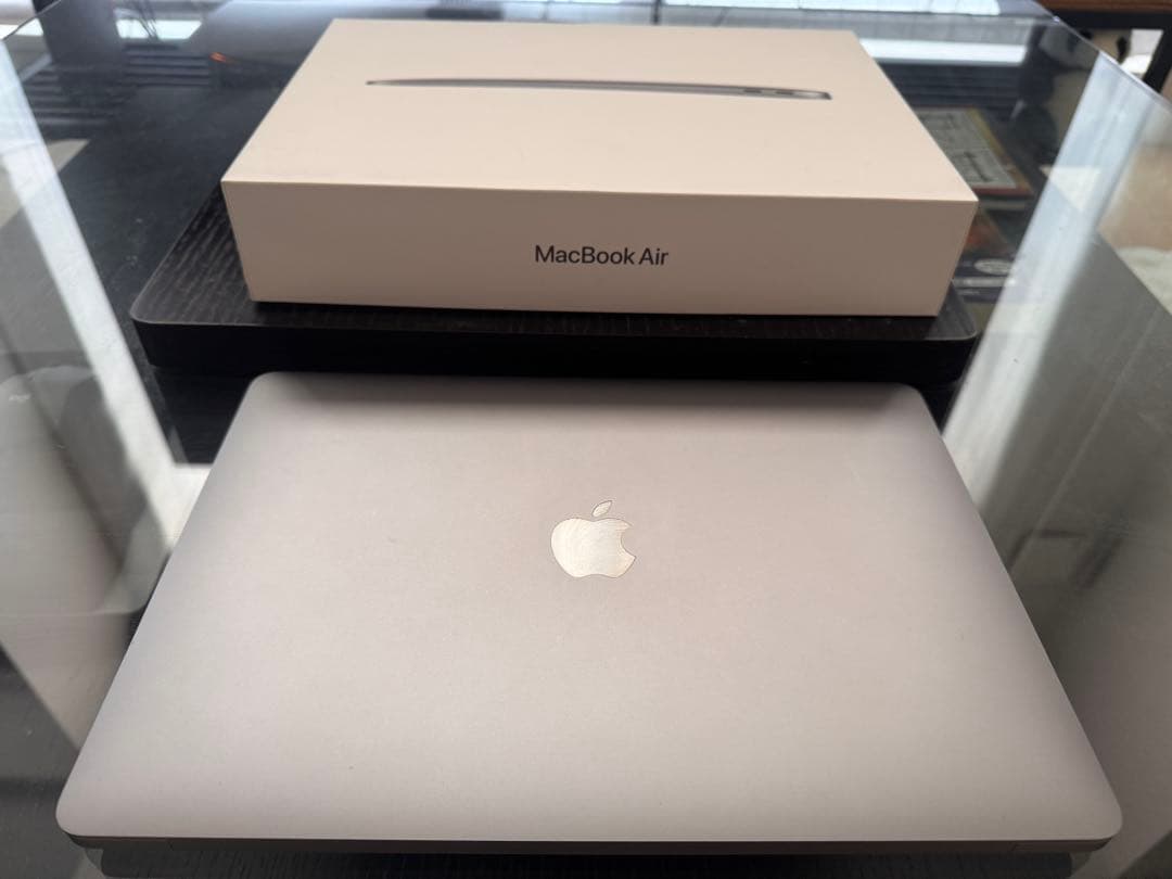 Apple MacBook Air 13インチ （2020-8GB-256GB）