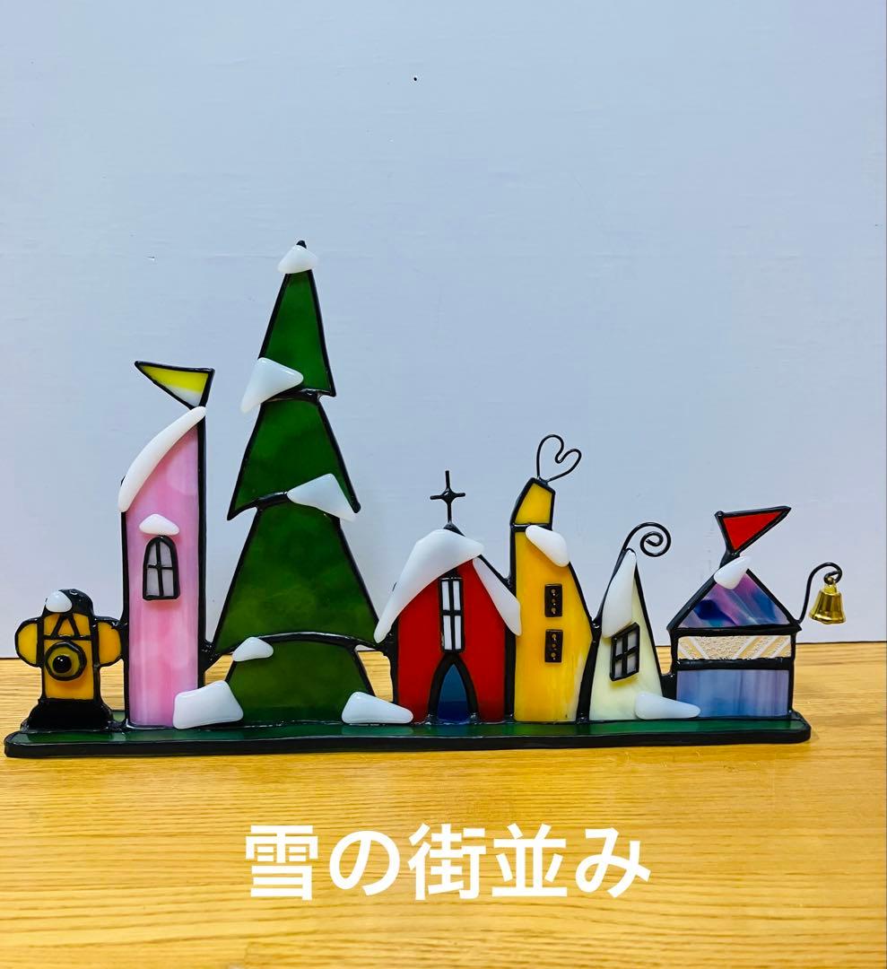 ステンドグラス　ガス燈が並ぶ街並み＆雪の街並み