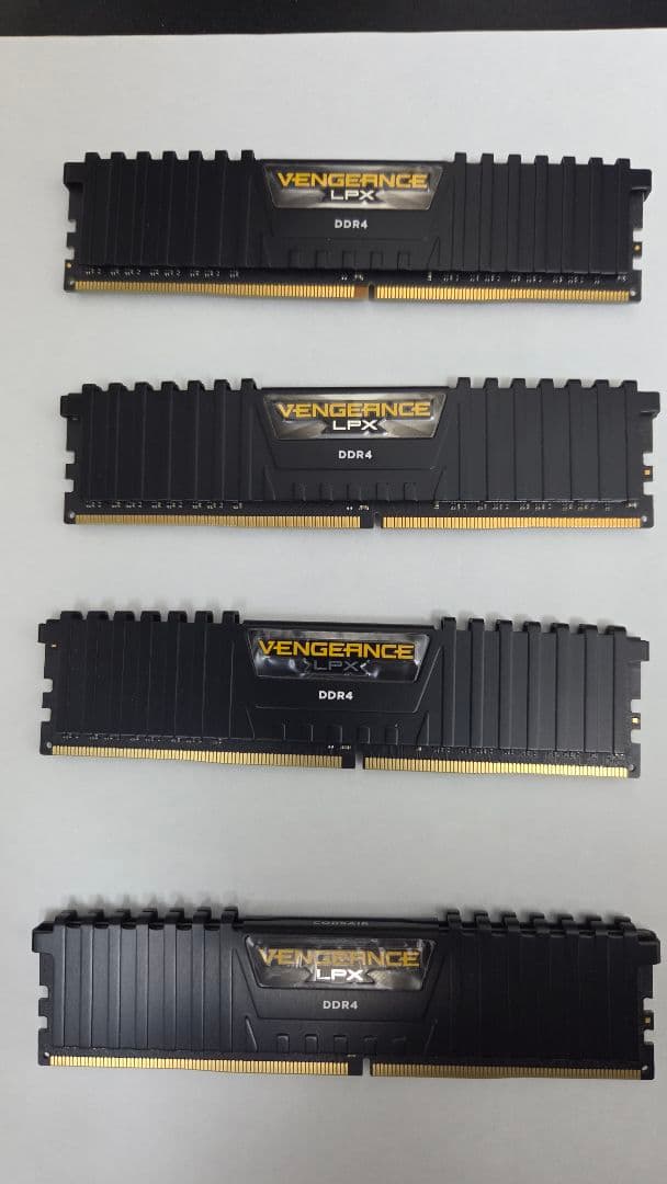 CORSAIR VENGEANCE DDR4 3000 32GB(8GB×4)