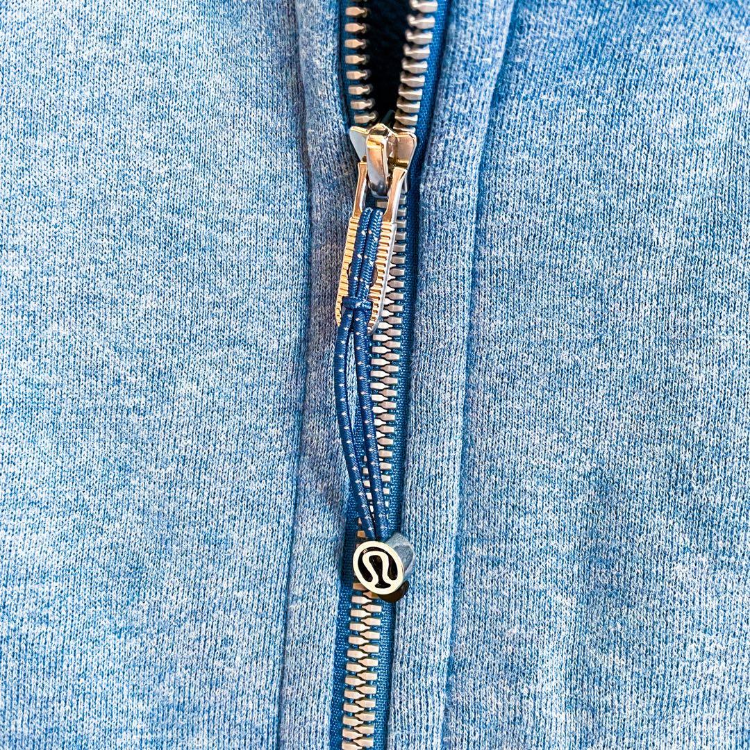 lululemonスクーバフルジップフーディー（フード付きパーカー水色）