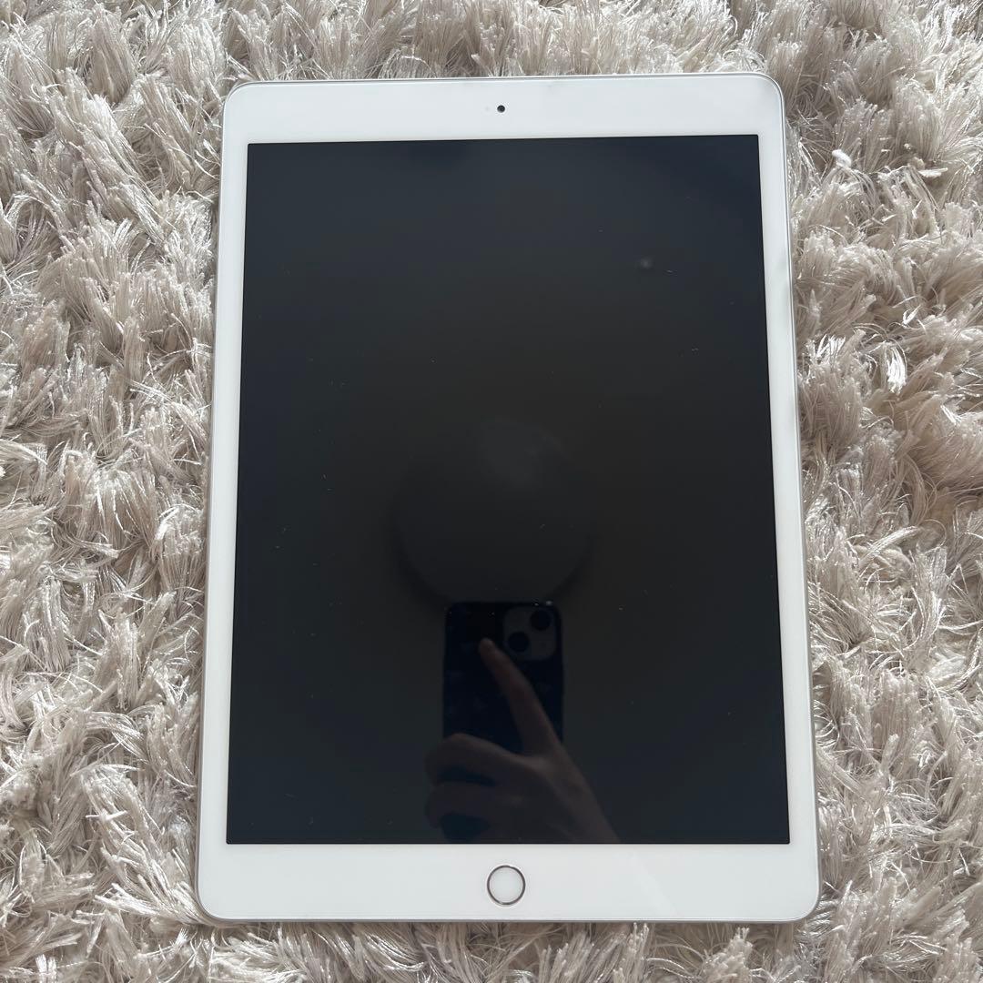 IPad第7世代シルバー128GB目立った傷なし 箱、充電器付き