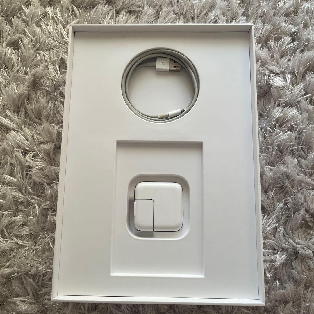 IPad第7世代シルバー128GB目立った傷なし 箱、充電器付き