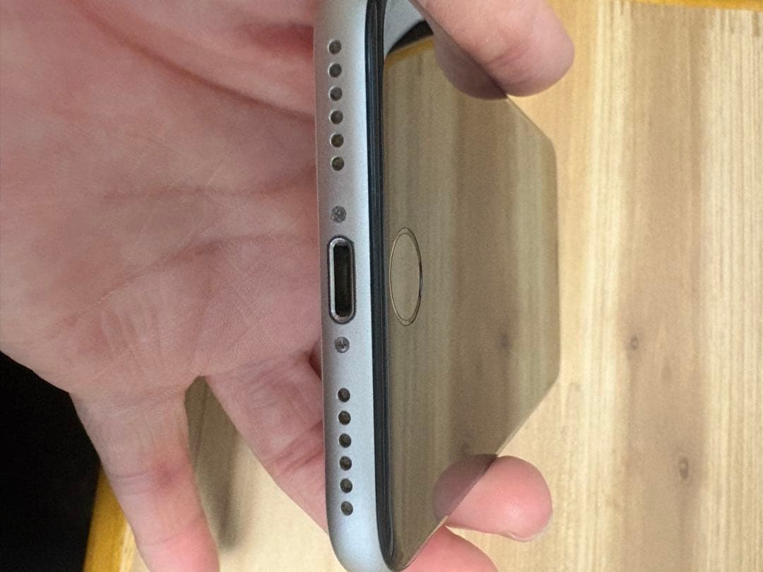 iPhone SE 第3世代 128GB スターライト au 美品 動作良好