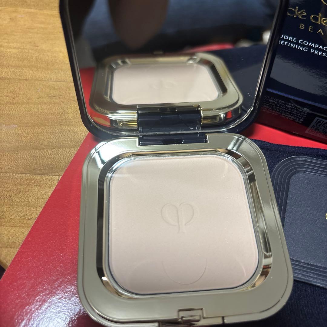 クレド・ボー　ポーテ　プードルコンパクトエサンシエルn