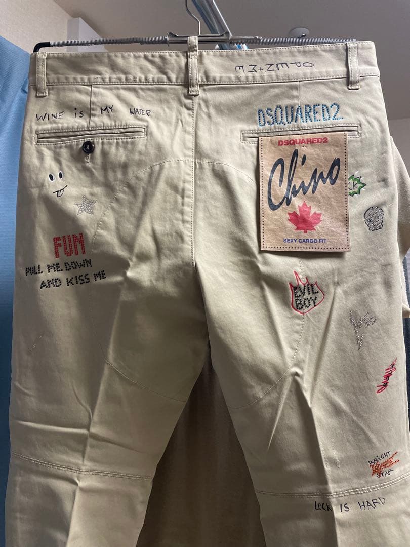 DSQUARED2ペイントラインストーン入りパンツ