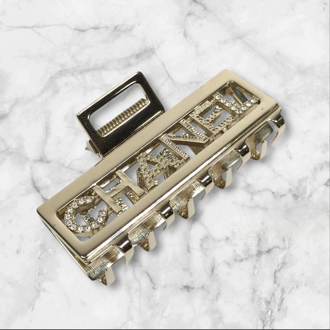 美品 シャネル ロゴ ヘアクリップ バレッタ B22 P ヘアーアクセサリー 箱