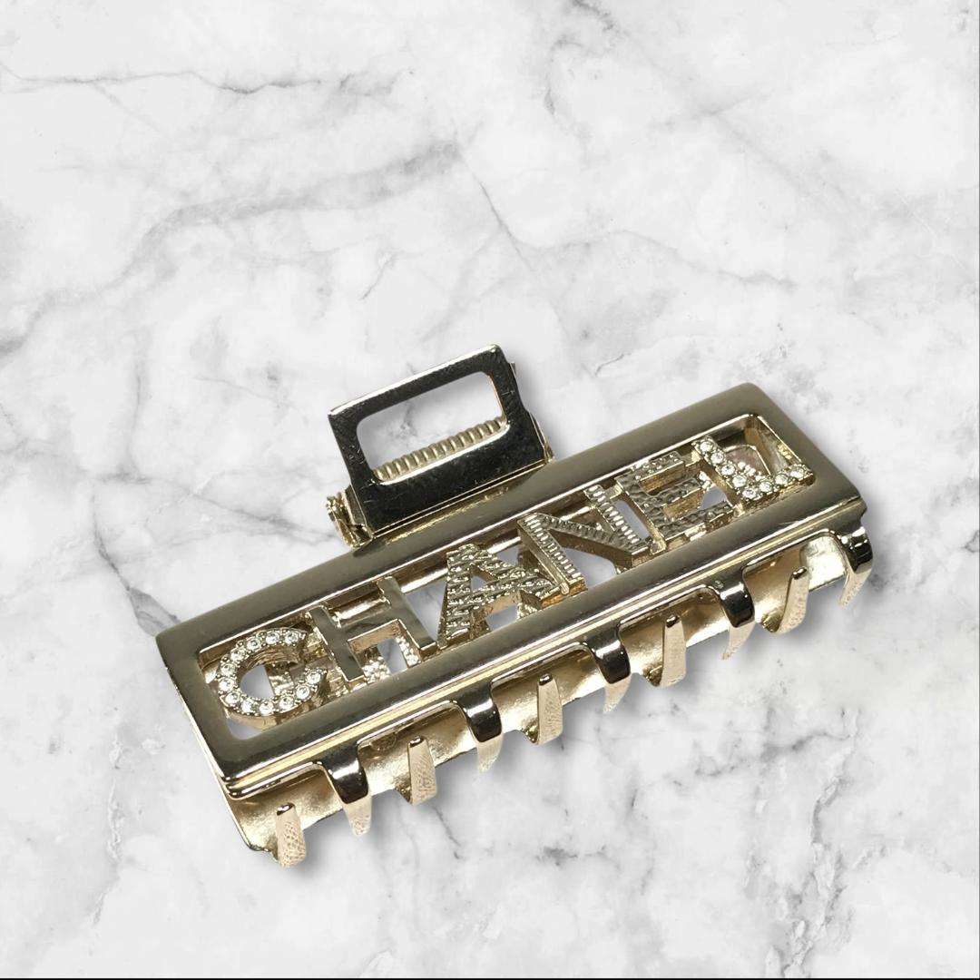 美品 シャネル ロゴ ヘアクリップ バレッタ B22 P ヘアーアクセサリー 箱