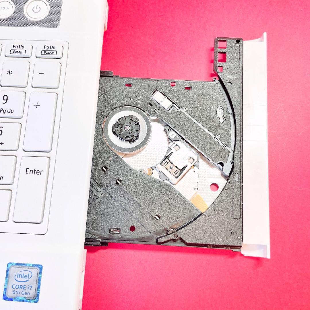 第8世代Corei7✨️ホワイト薄型ノートパソコン！Windows11カメラSSD