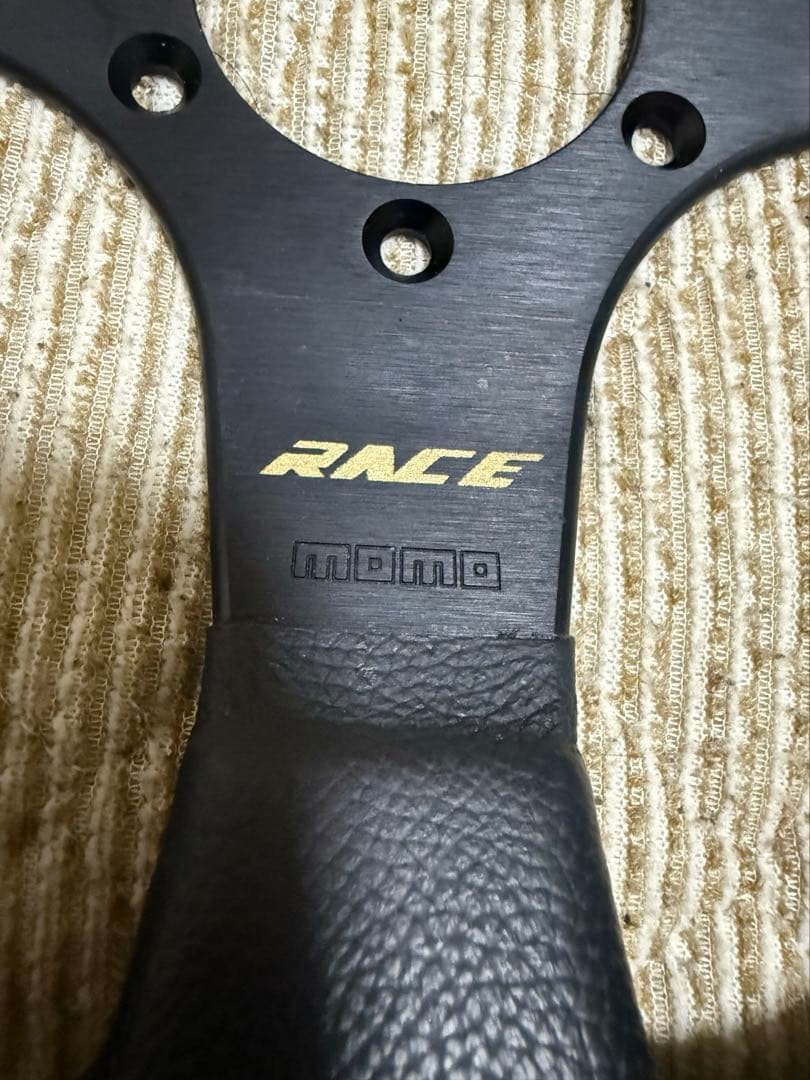 美品モモステ　RACE NOTO BLACK/GOLD 320mm AL-01