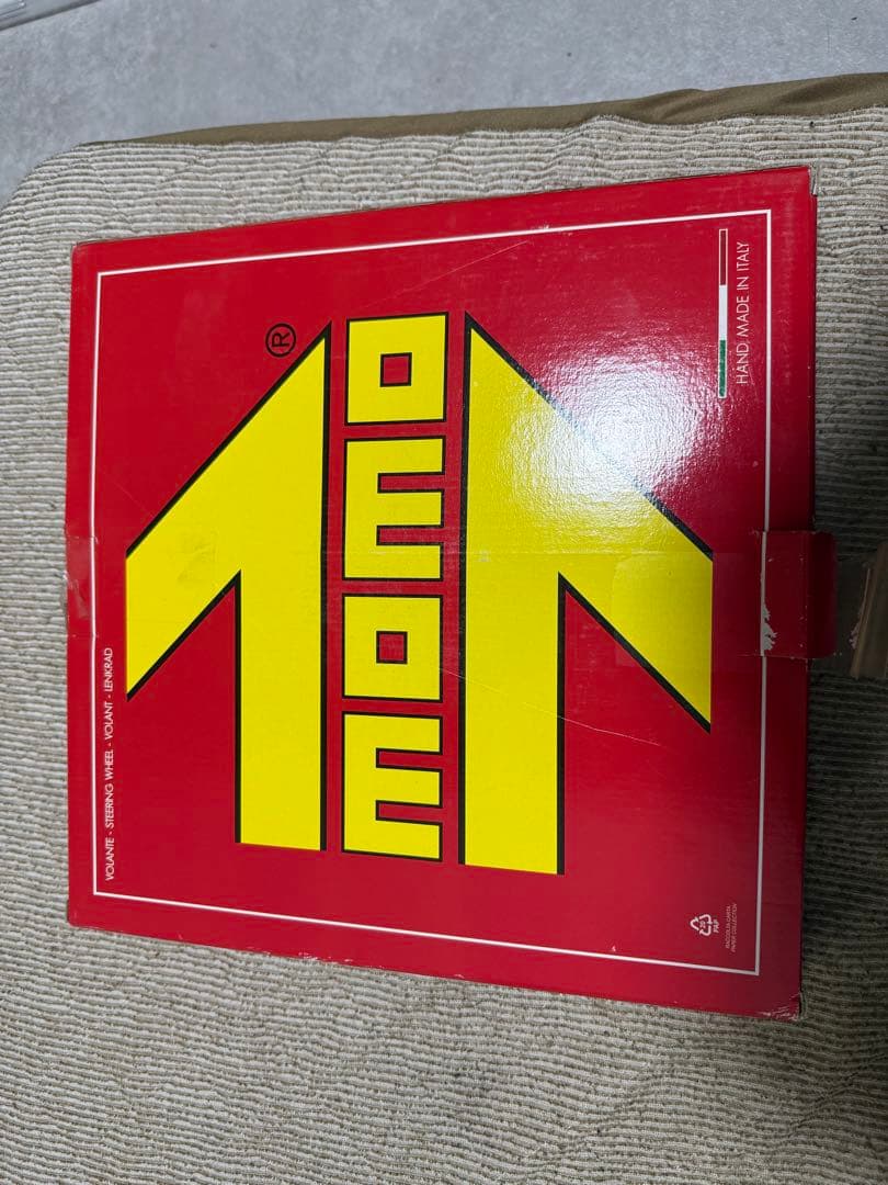 美品モモステ　RACE NOTO BLACK/GOLD 320mm AL-01