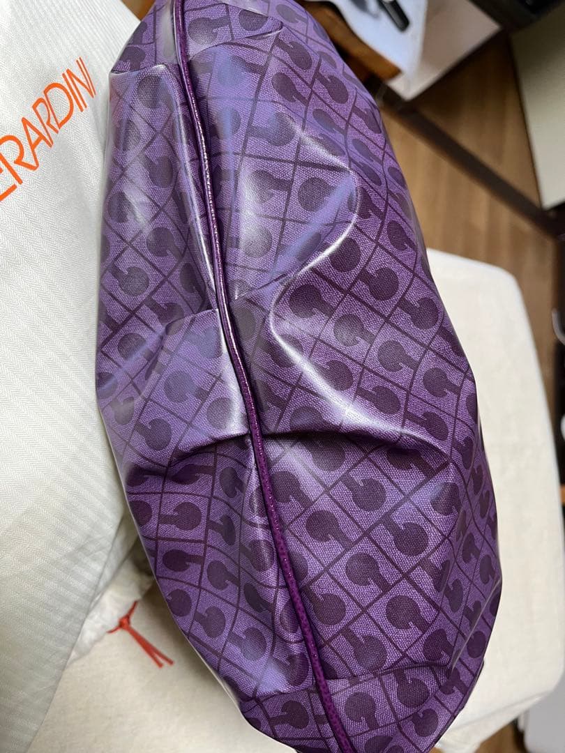 ゲラルディーニ　紫バッグ極美品