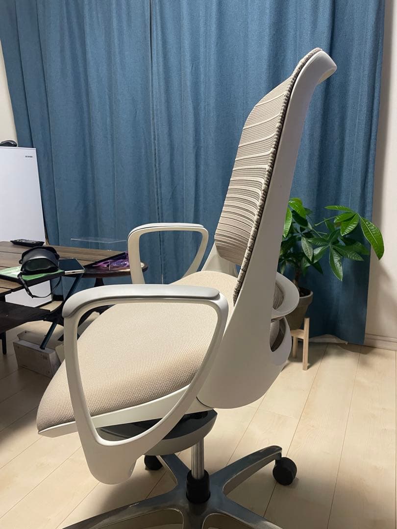 【2017年製】オカムラ オフィスチェア ルーチェ 肘付き ブラウン