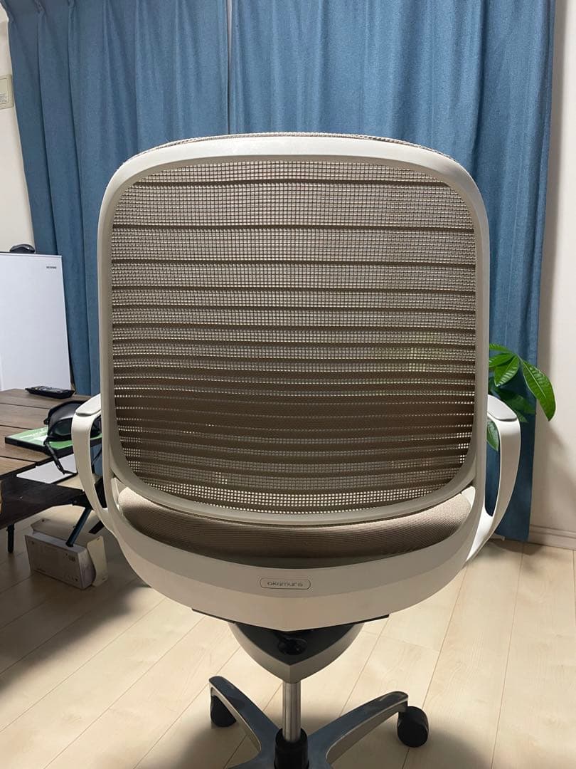 【2017年製】オカムラ オフィスチェア ルーチェ 肘付き ブラウン