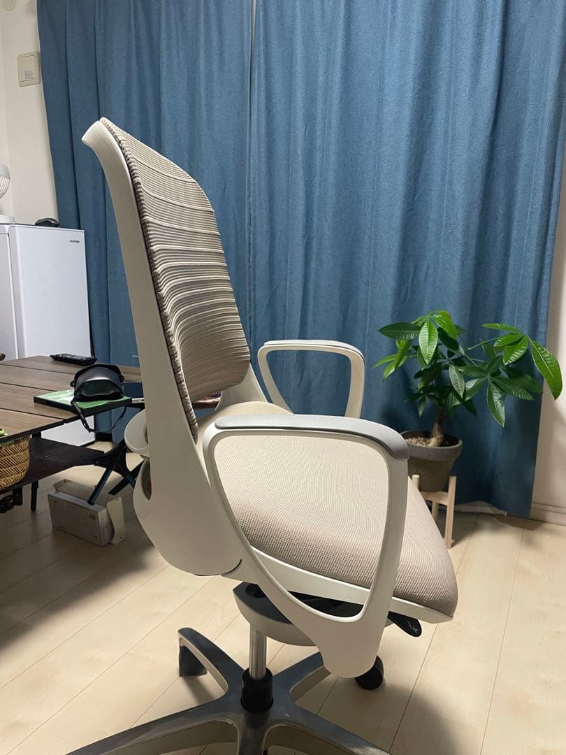 【2017年製】オカムラ オフィスチェア ルーチェ 肘付き ブラウン