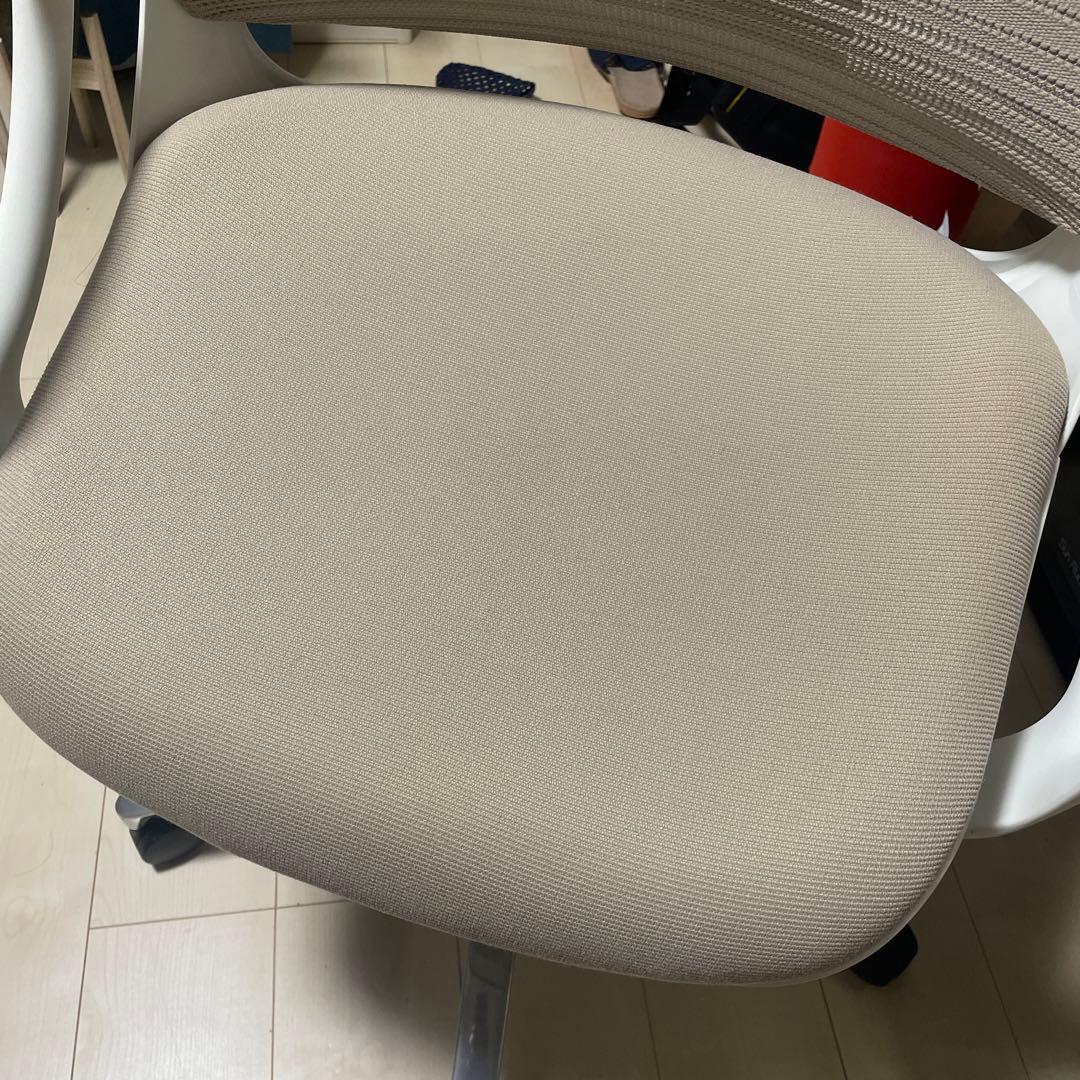 【2017年製】オカムラ オフィスチェア ルーチェ 肘付き ブラウン