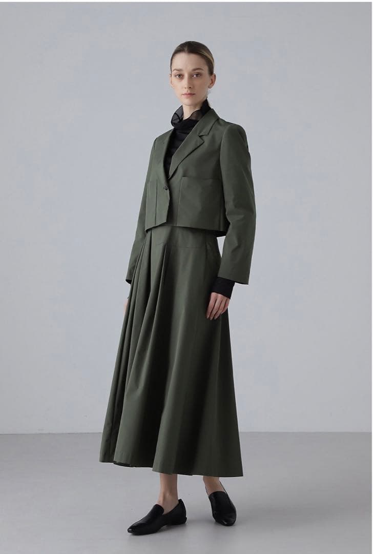 ADORE メモリータフタテーラードジャケット ブラック クロップド丈