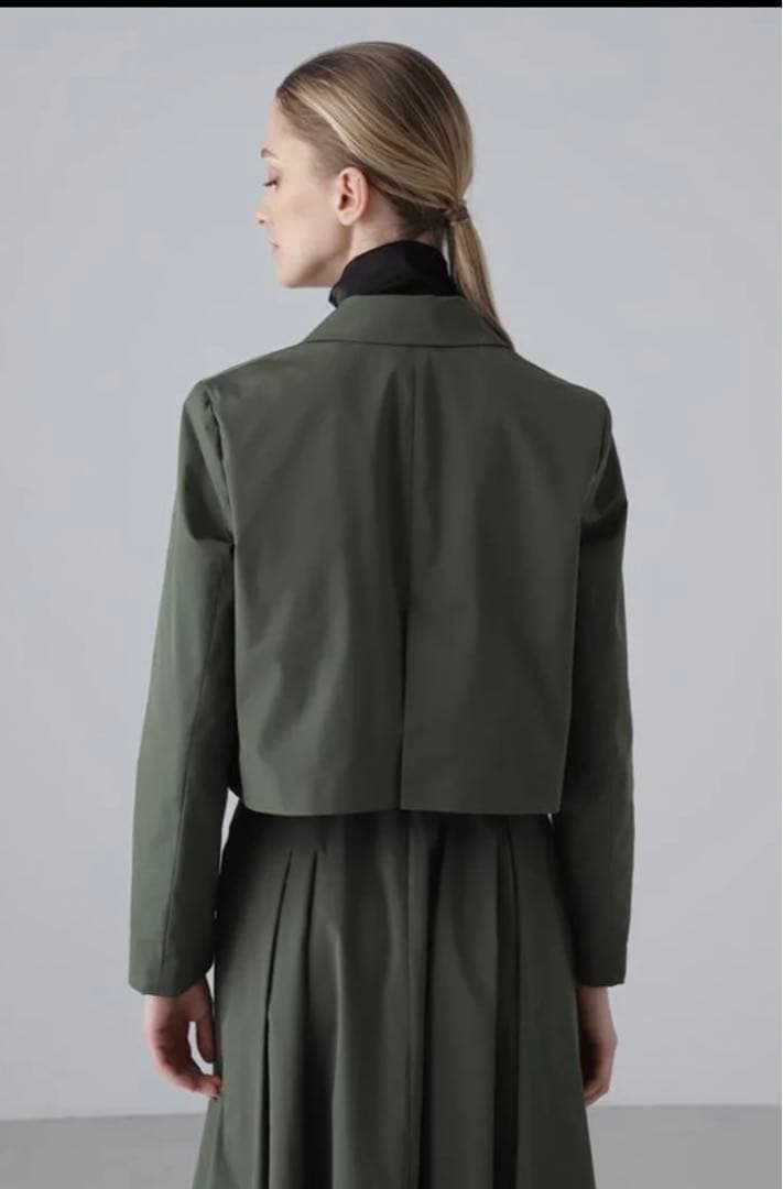 ADORE メモリータフタテーラードジャケット ブラック クロップド丈