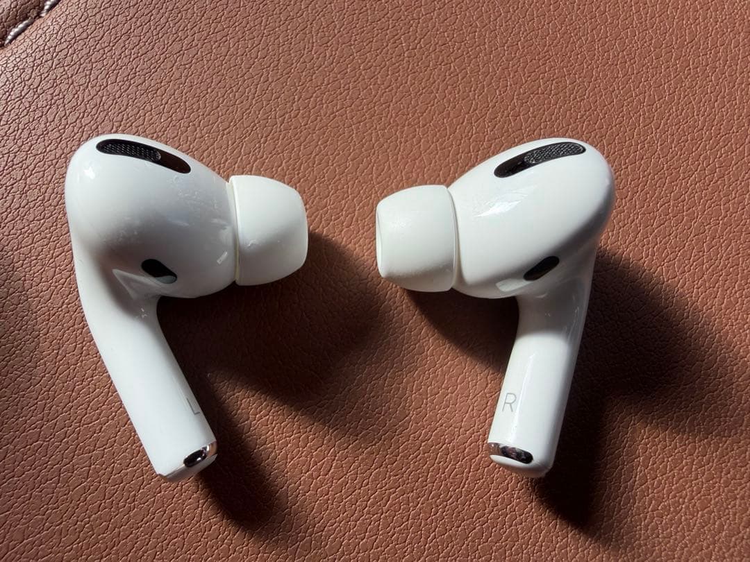 AirPods pro2本体 ホワイト 充電ケース付き