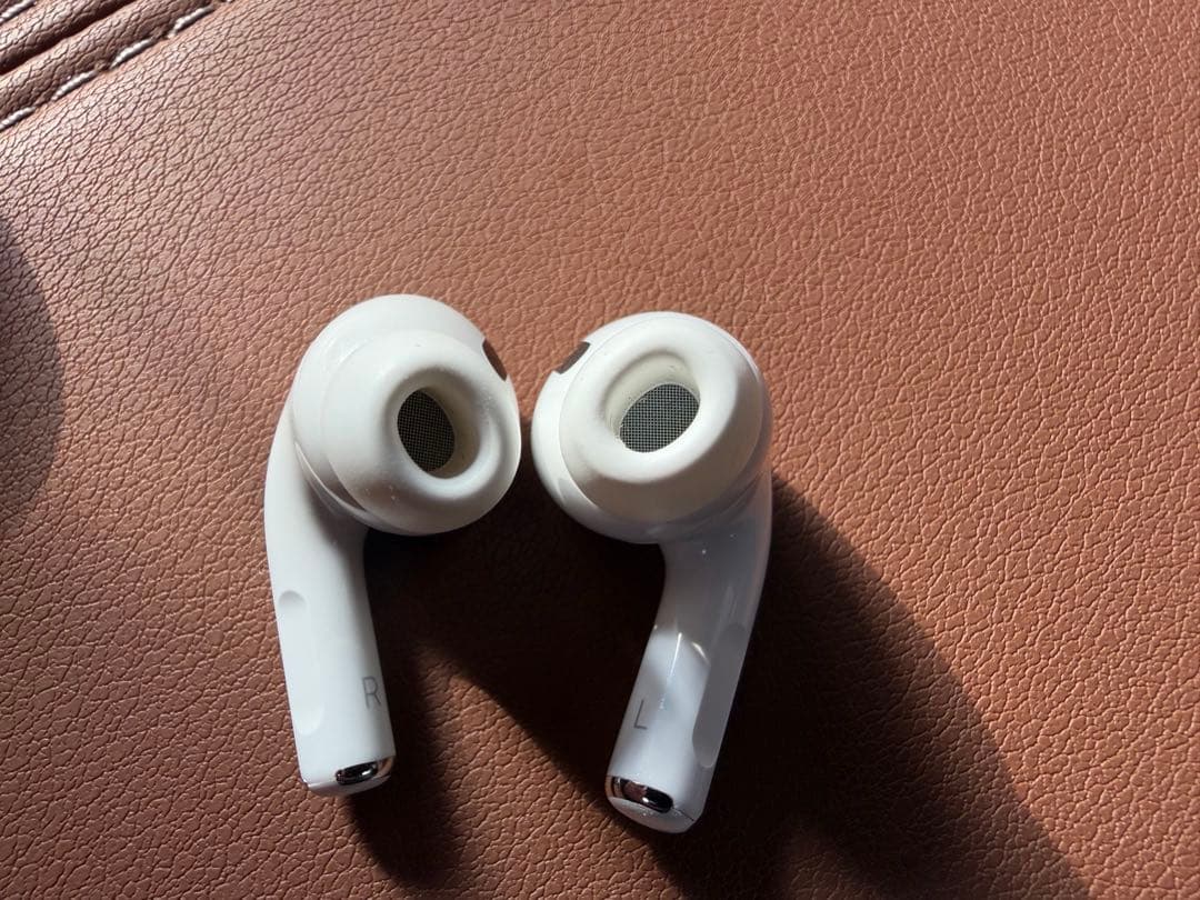 AirPods pro2本体 ホワイト 充電ケース付き