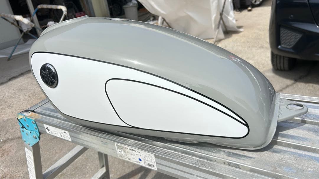 SR400 500バイクタンク グレー/ホワイト yamaha