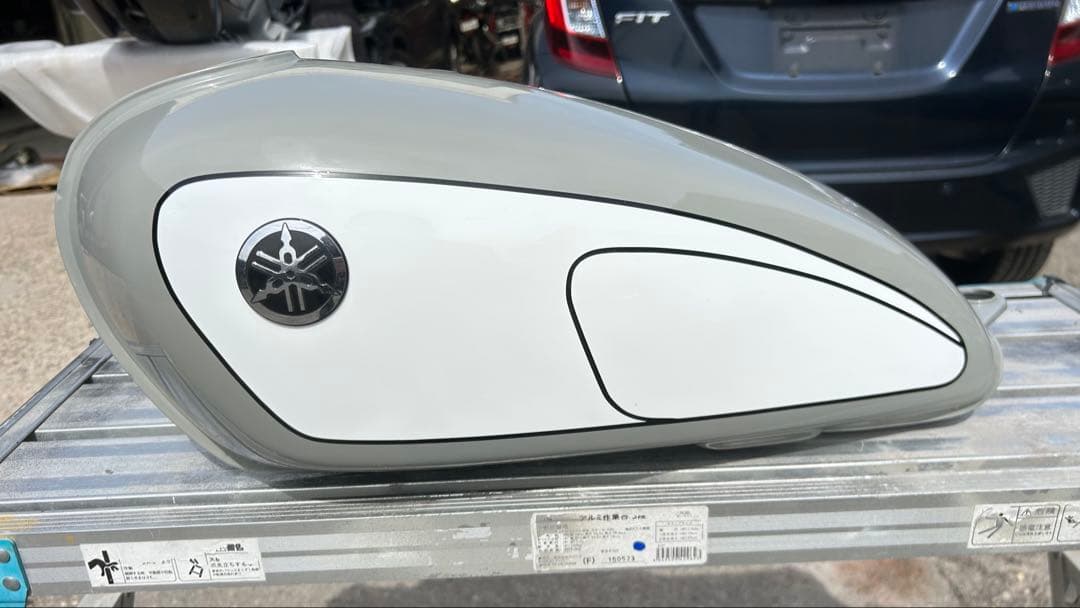 SR400 500バイクタンク グレー/ホワイト yamaha