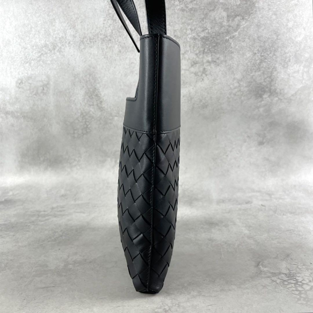 ボッテガヴェネタ イントレチャート ショルダーバッグ 611357 カーフレザー