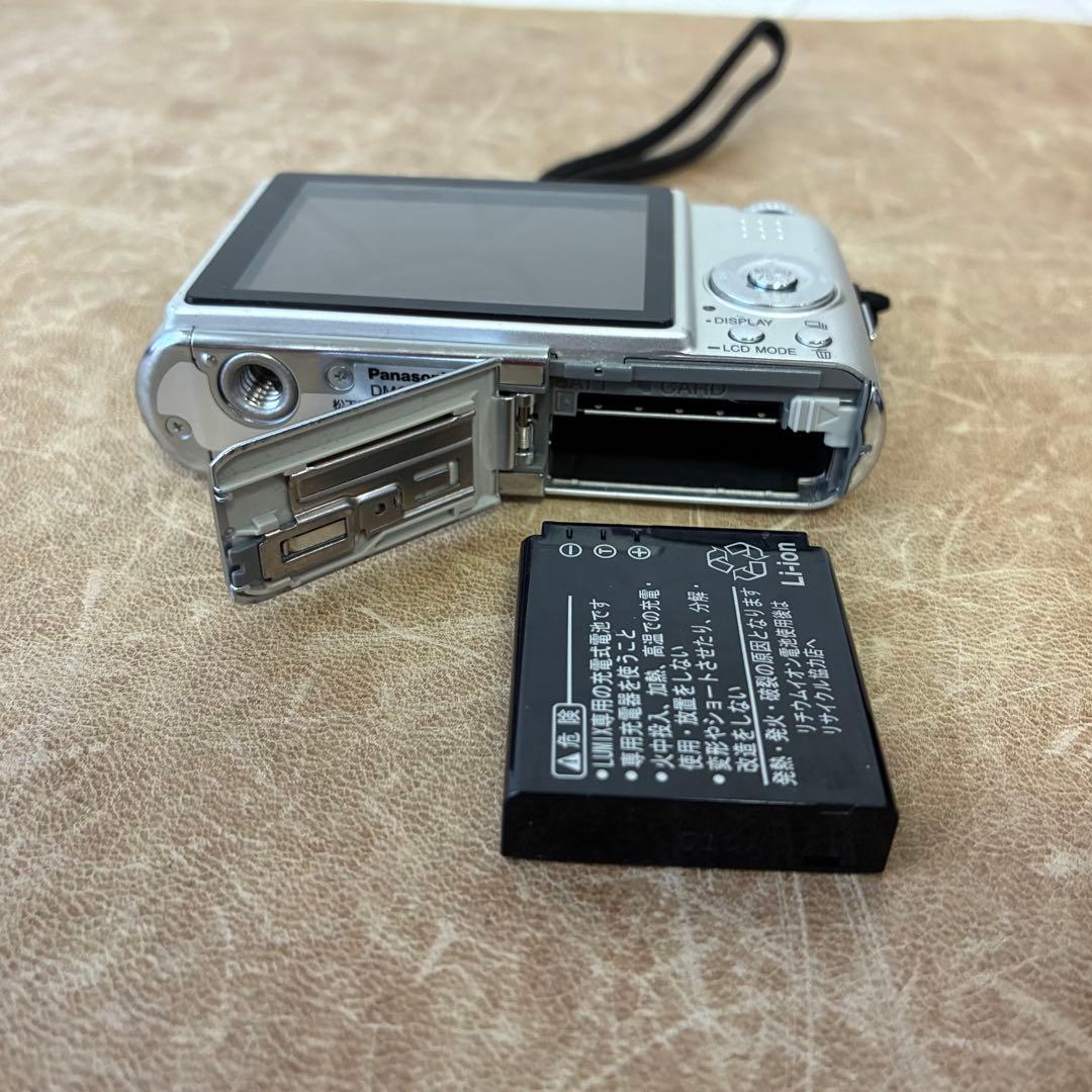 デジタルカメラ　パナソニック　LUMIX DMC-FX01　充電器付　中古品
