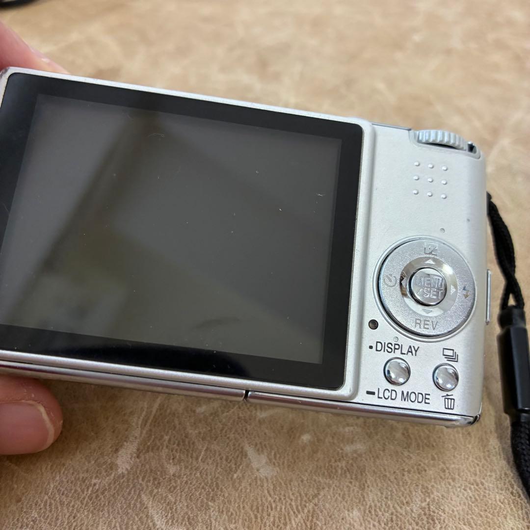 デジタルカメラ　パナソニック　LUMIX DMC-FX01　充電器付　中古品