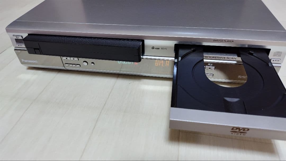 【動作品】Panasonic　DVDプレーヤー一体型ビデオ　NV-VP30