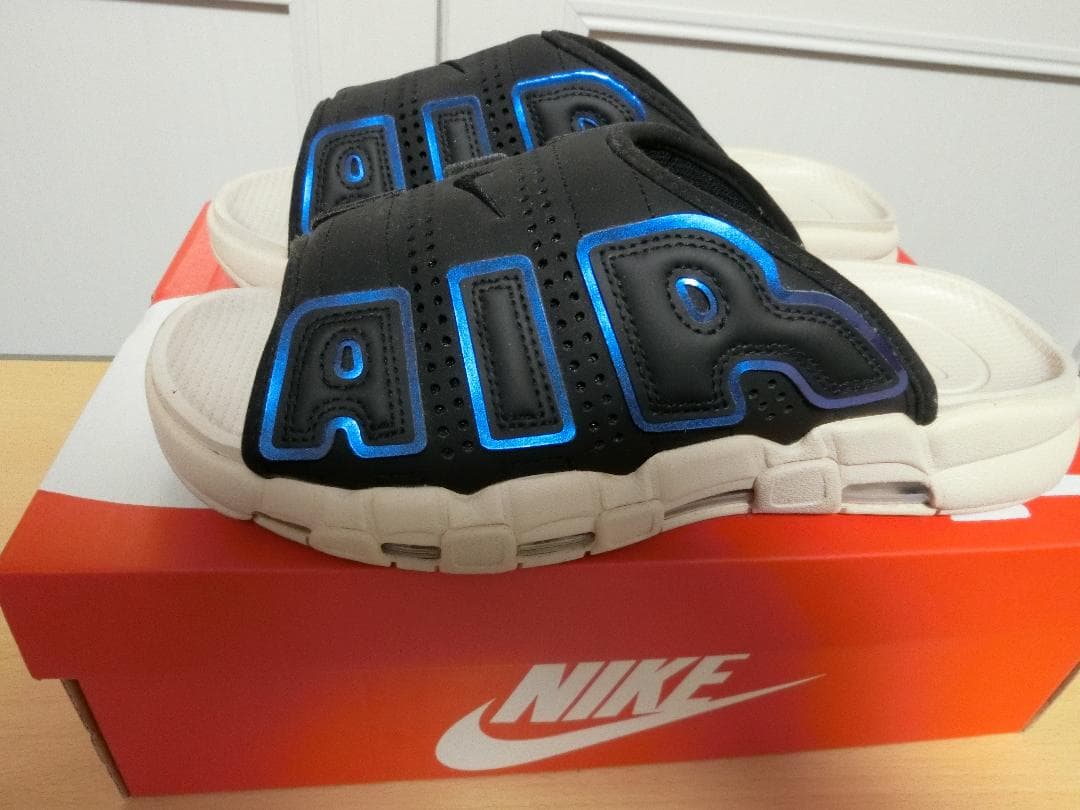 ほぼ未使用 ナイキ エアモアアップテンポ スライド ブラックアンドサンドドリフト