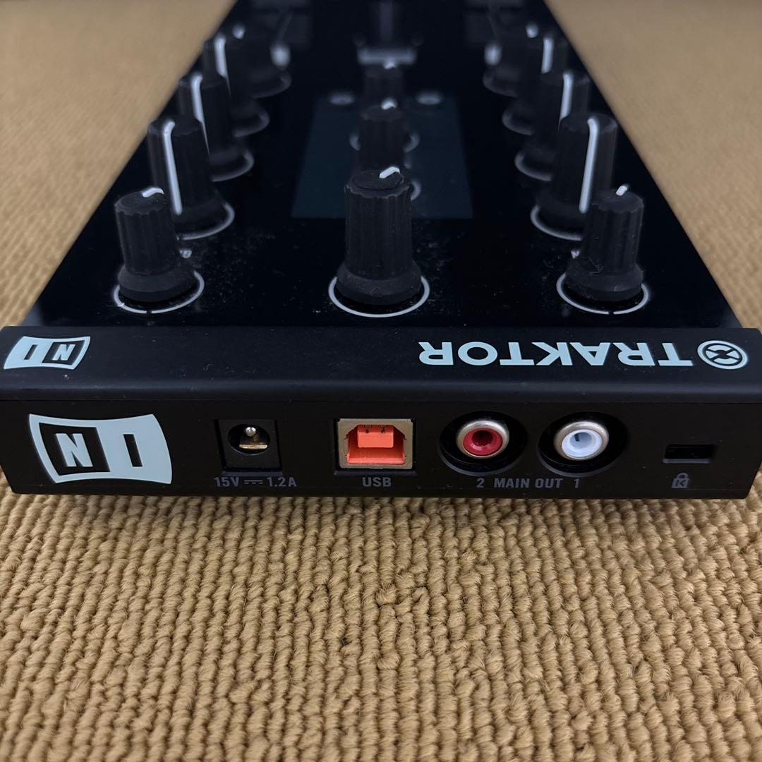 TRAKTOR KONTROL Z1 ミキシング・コントローラー