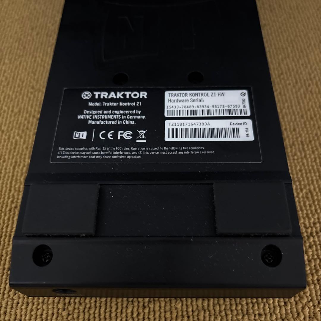 TRAKTOR KONTROL Z1 ミキシング・コントローラー