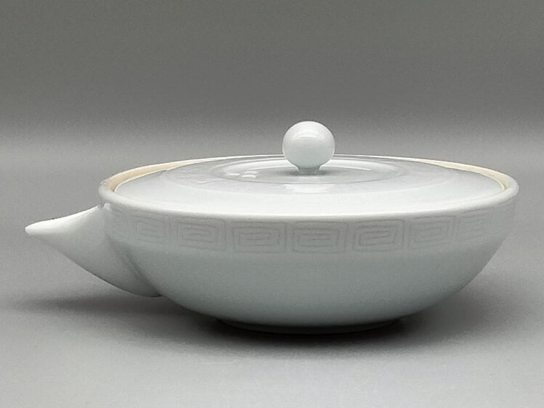 人間国宝 井上萬二作 白磁 陰刻雷文 急須