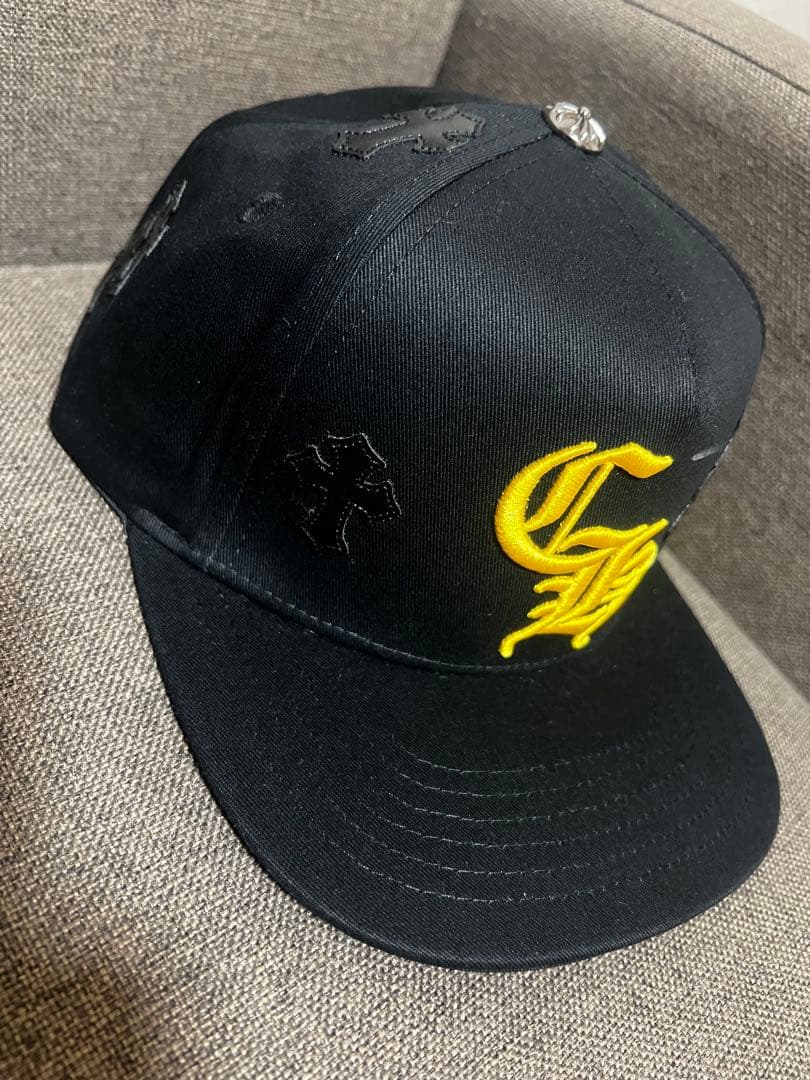 黒のスナップバックキャップ CH刺繍
