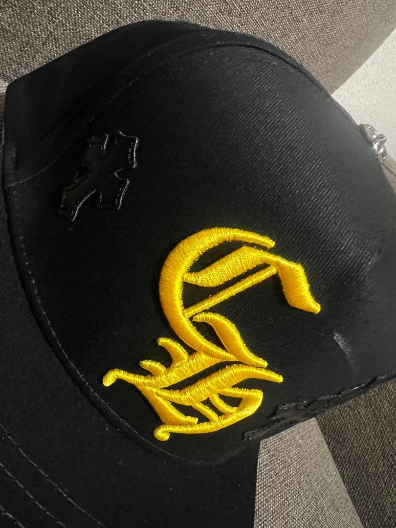 黒のスナップバックキャップ CH刺繍